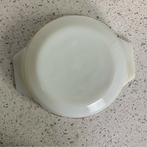 Vintage Glass Baking Dish with Lid - Picture 4 of 6